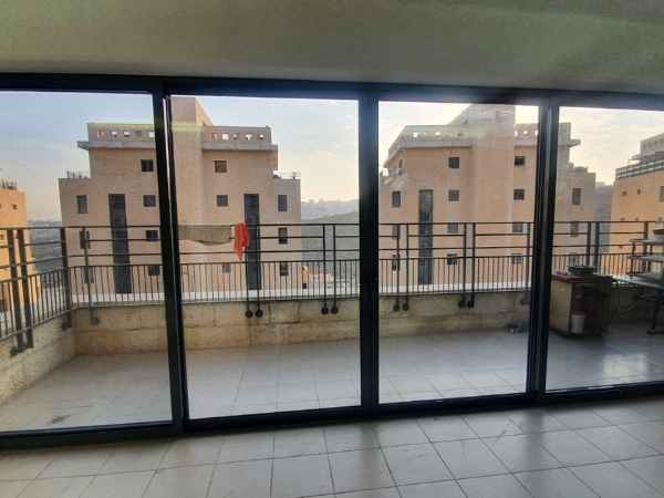 חלונות בלגיים מבט מהאמצע